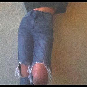Hollister ripped jeans ✧